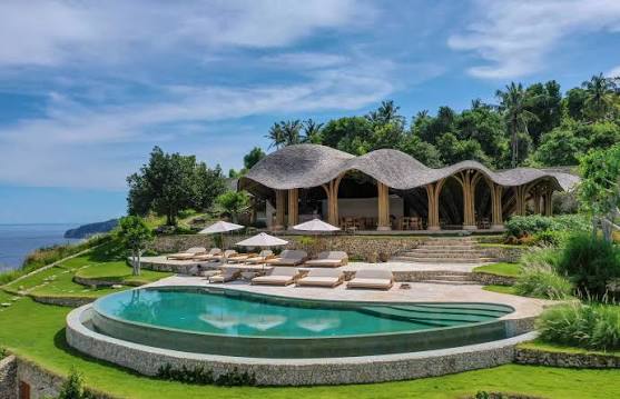 Intaaya, tented suites and pool on the cliffs of Nusa Penida